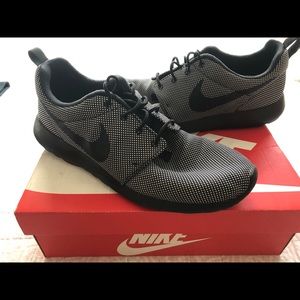 Nike Rosche Runs Size 12